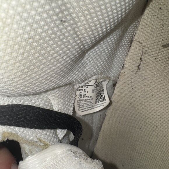 Nike Men's Air Jordan 1 Mid Light Smoke Grey White Sneakers 553558-112 Size 8 - Picture 5 of 6